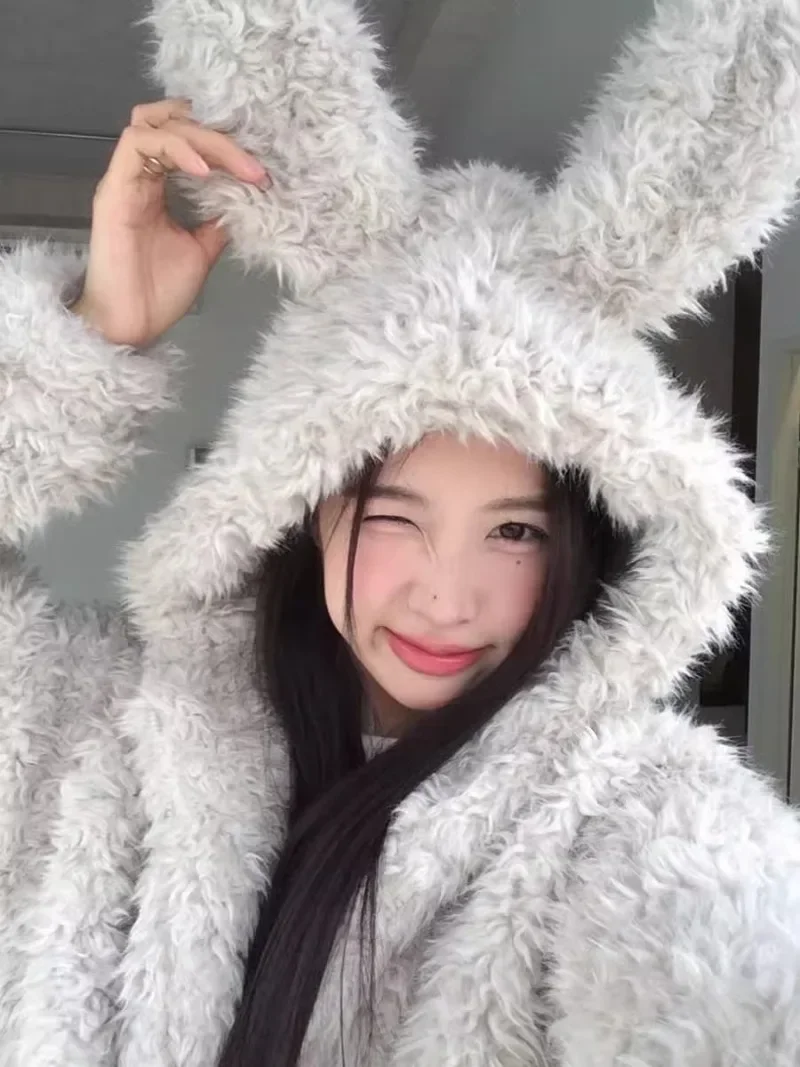 Милое плюшевое пальто с заячьими ушками и капюшоном на молнии женское в