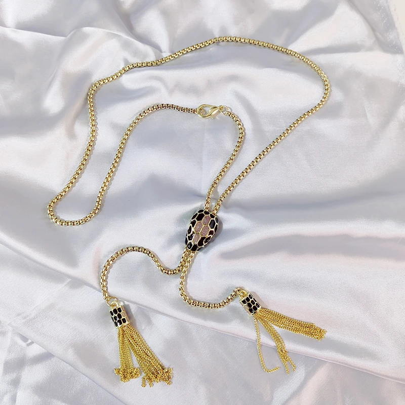 

Женский ремень со змеиной головой и цепочкой