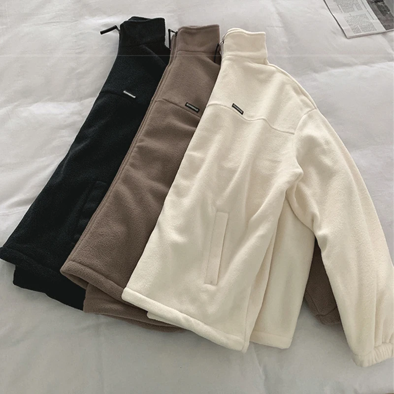 Куртка мужская флисовая на молнии с воротником-стойкой и аппликацией