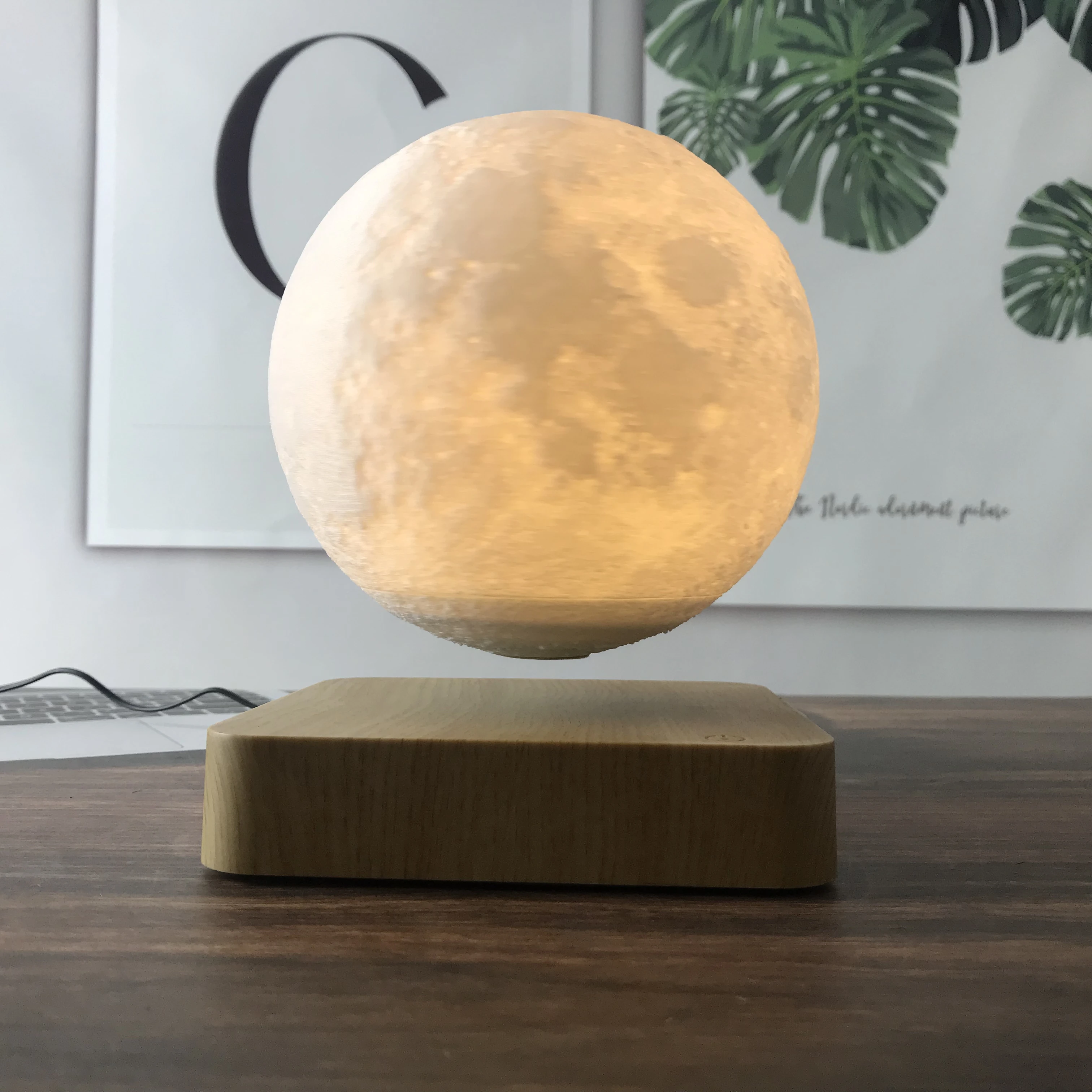 Lune купить. Levitating Moon Lamp. Светильник Луна шар левитирующий. Левитирующая Луна Moonflight. Ночник Луна левитирующая.
