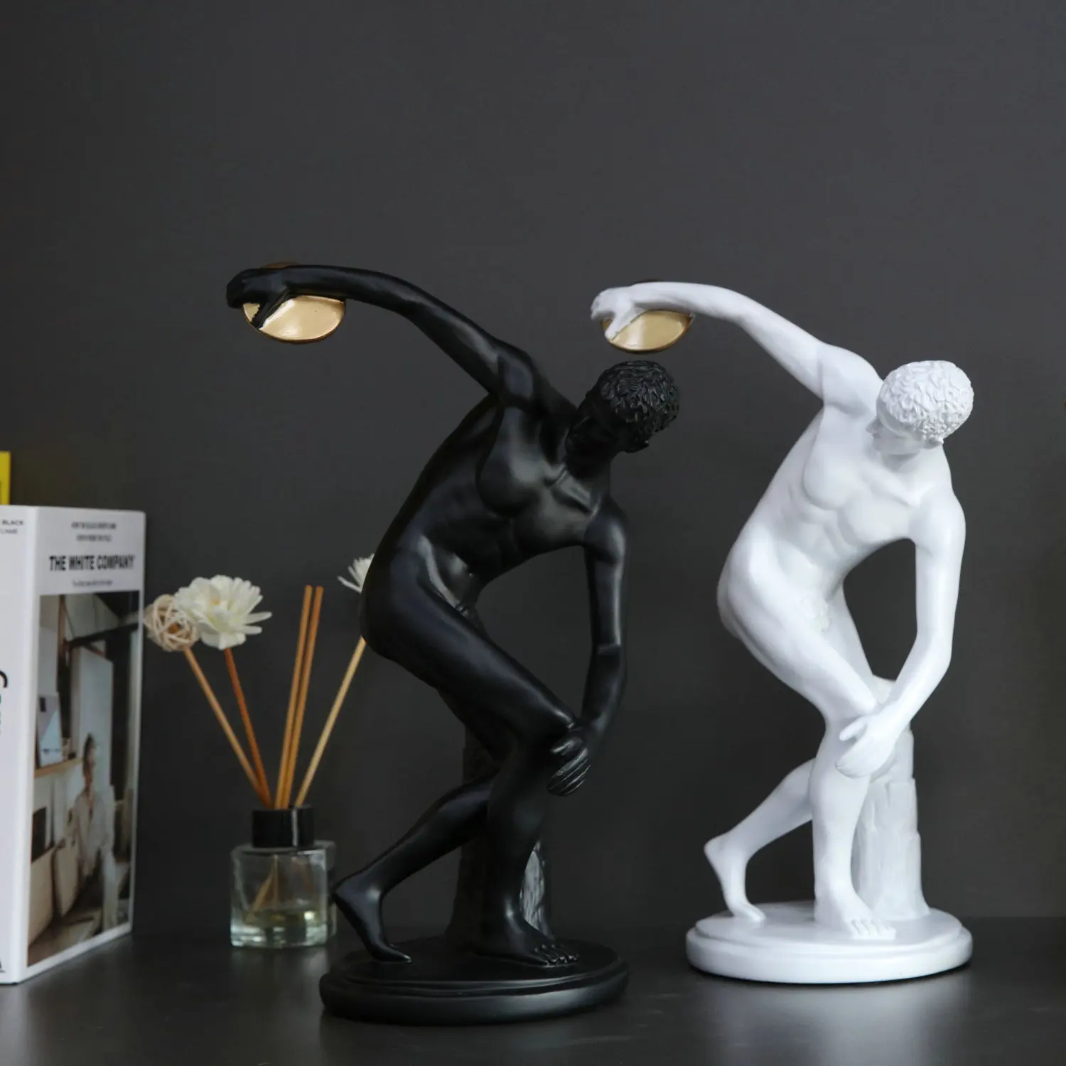 

Home Decor Figure Sculpture Discus Thrower Male Sports Athlete Statue Desk Office Living Room Decoration Resin Crafts Ornaments