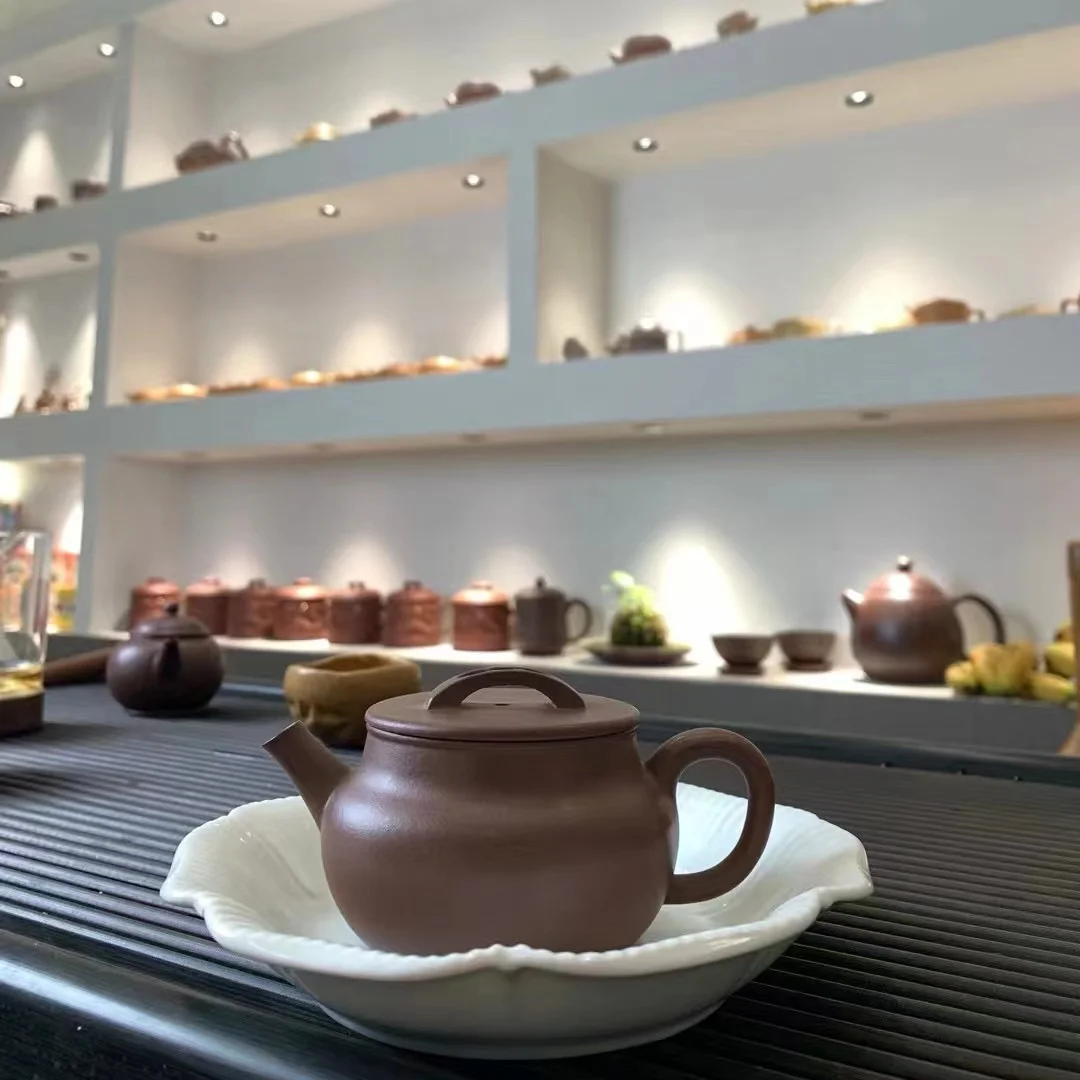 Маленький чайник из китайской исинской глины объем 140 куб. См