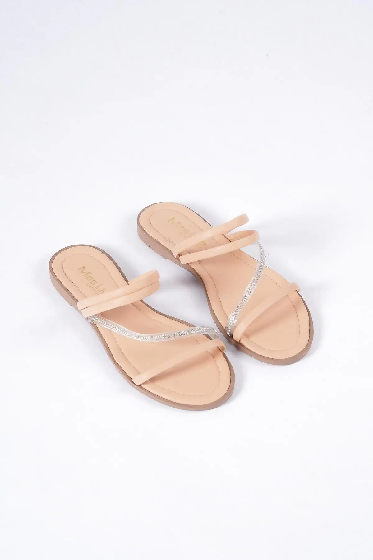 

Nut stone detailed flat slippers