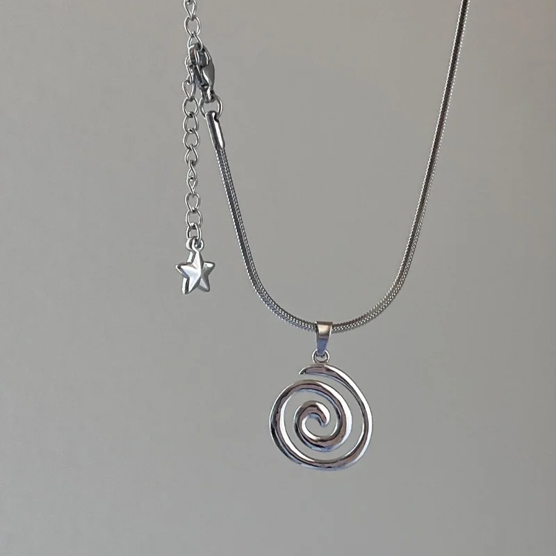 Серебристое ожерелье из нержавеющей стали не смотрящееся и звездное со змеиной