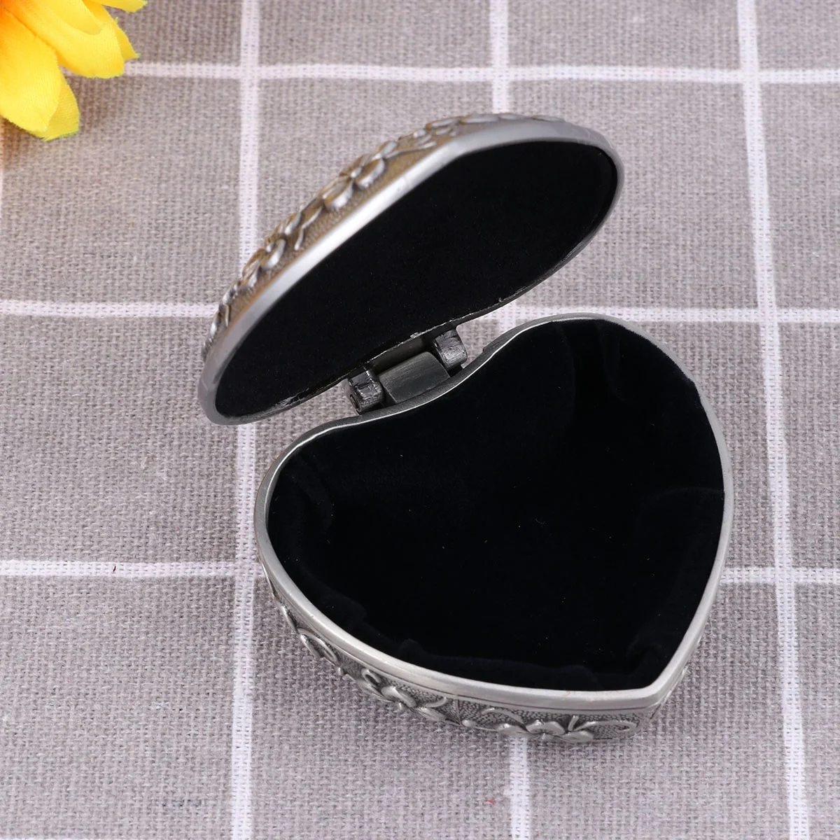 

Vintage Trinket Box Heart Shaped Silver Jewelry Storage Box Organizer Holder Container Gift Box for Ring Earring Jewelry Storage