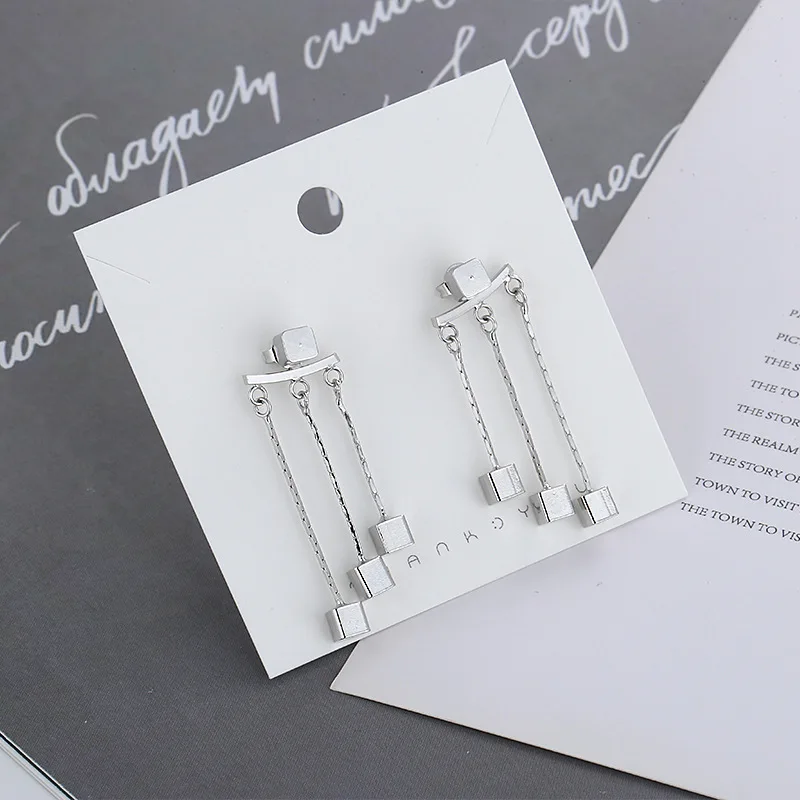 Новинка 2022 корейские висячие серьги с кисточками и маленькими кубиками для