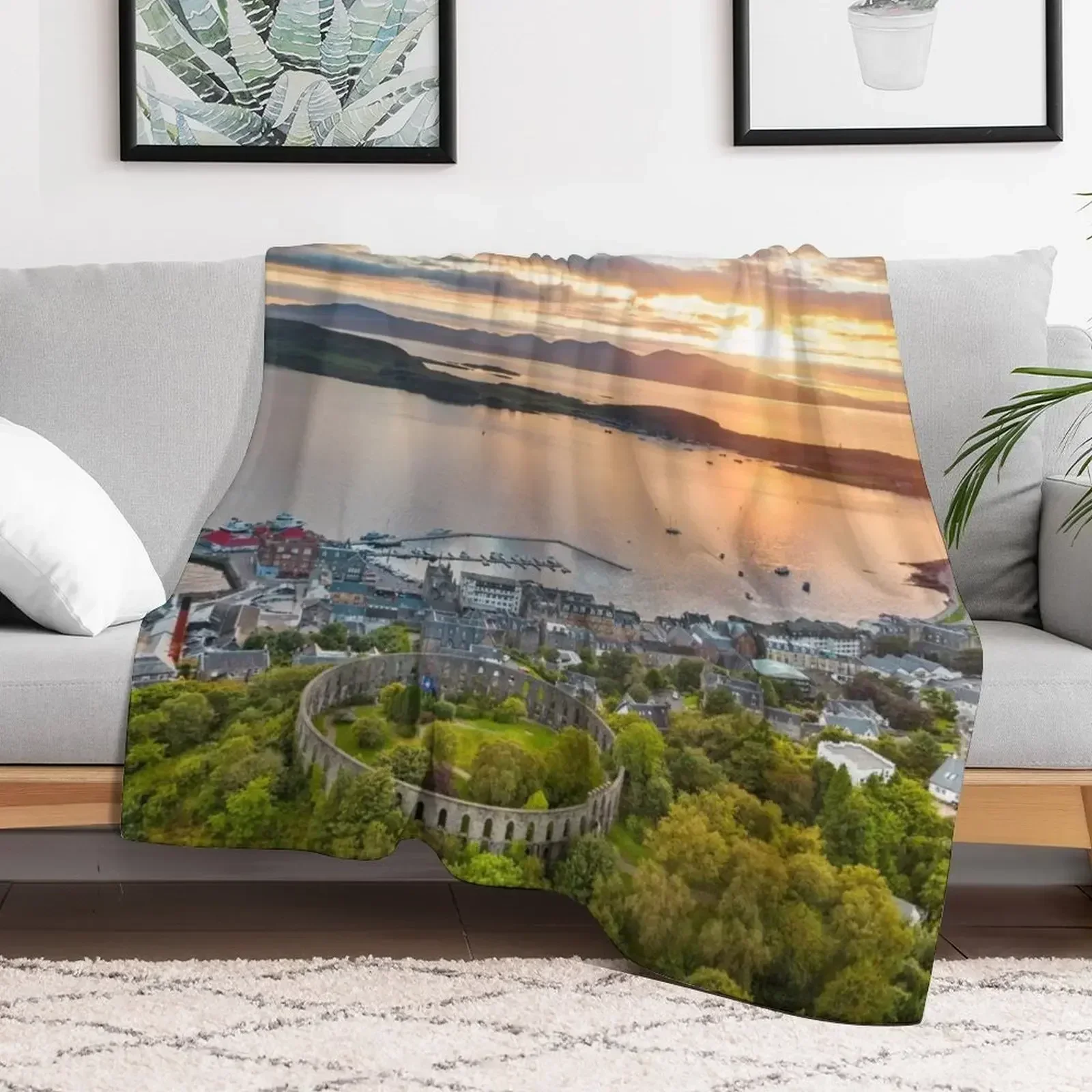 Закат более красивый Обан Шотландия - шотландский пейзаж фотографии пледы мягкие