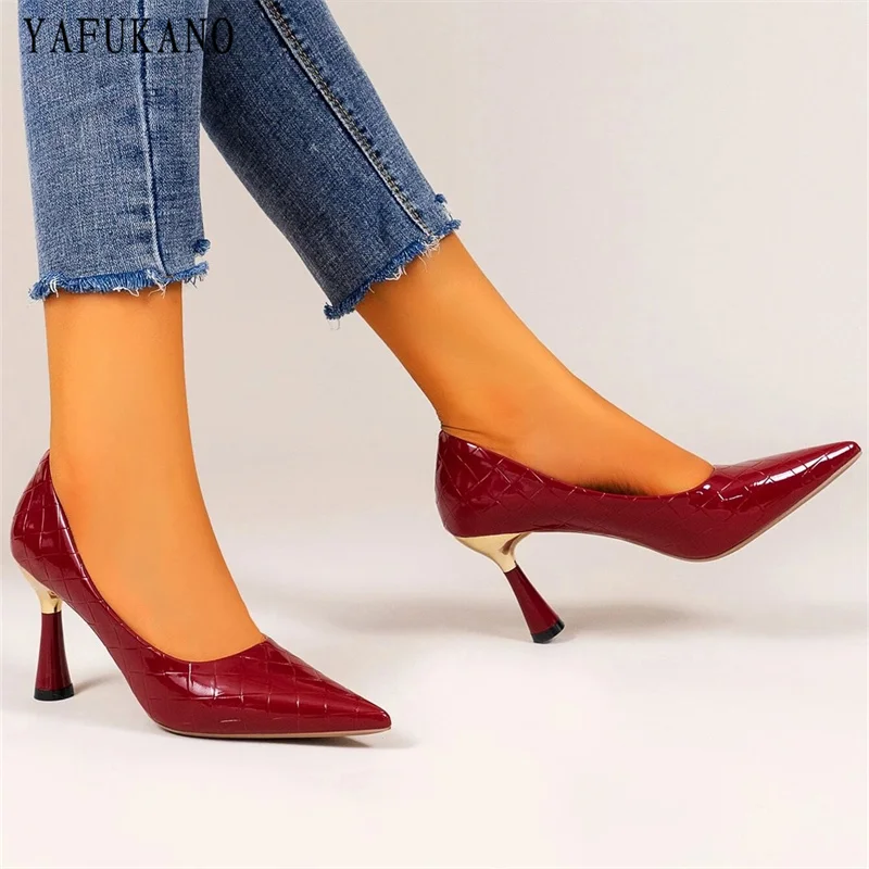 

Embossed Detail Pointed Toe Court Pumps Sexy Elegant Ladies Party Dress Shoes Red Wedding High Heels Bridesmaid Plus Size 41
