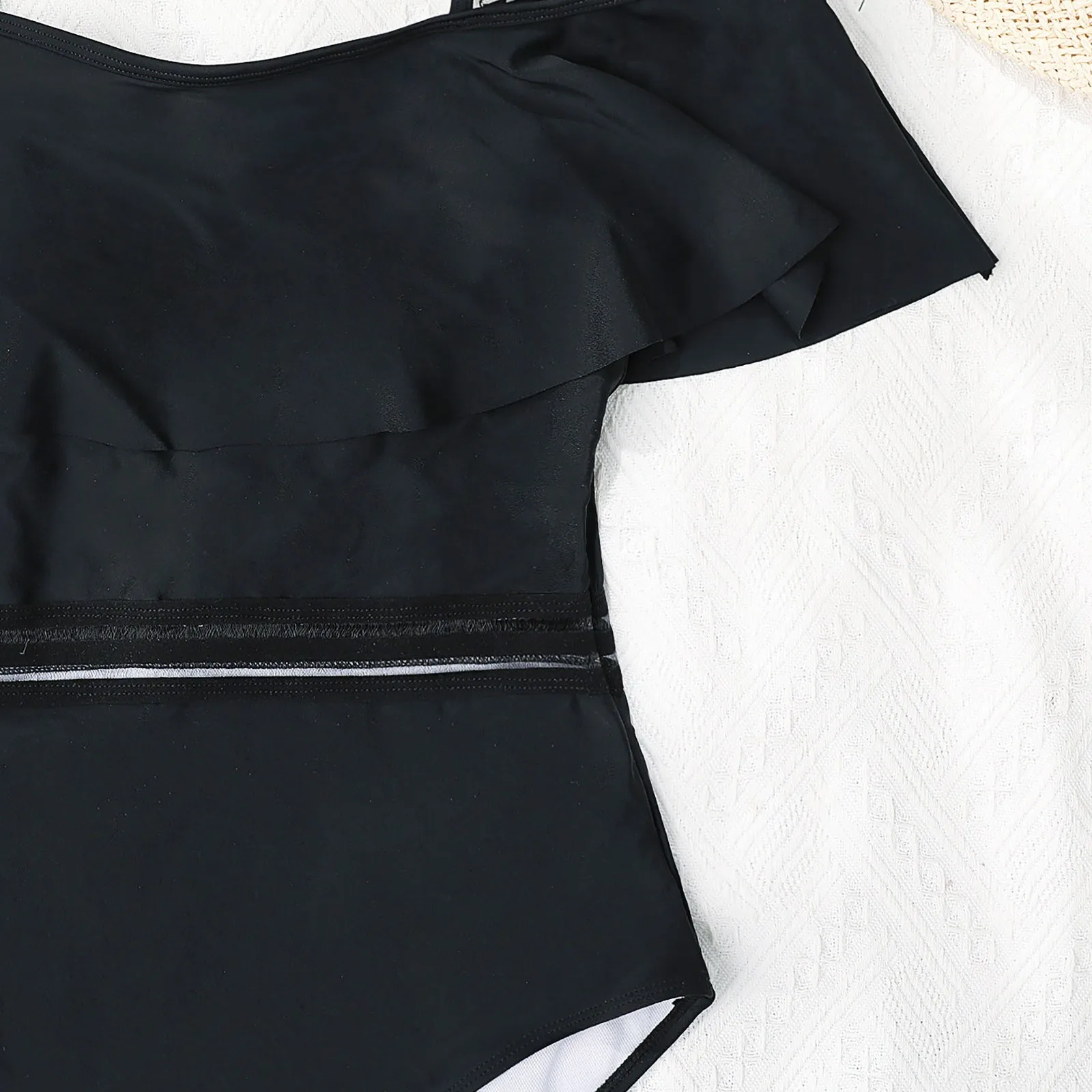 Женский купальник на бретельках и с лямками одно плечо привлекательный цельный