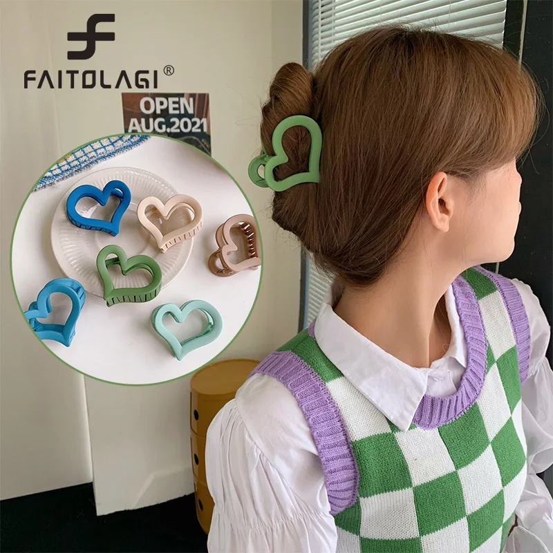 

2022 Korean New Macaron Love Catch Hair Claw Accessories Candy Color Frosted Small Hairpin Grabbing Back Head Clips Headdress