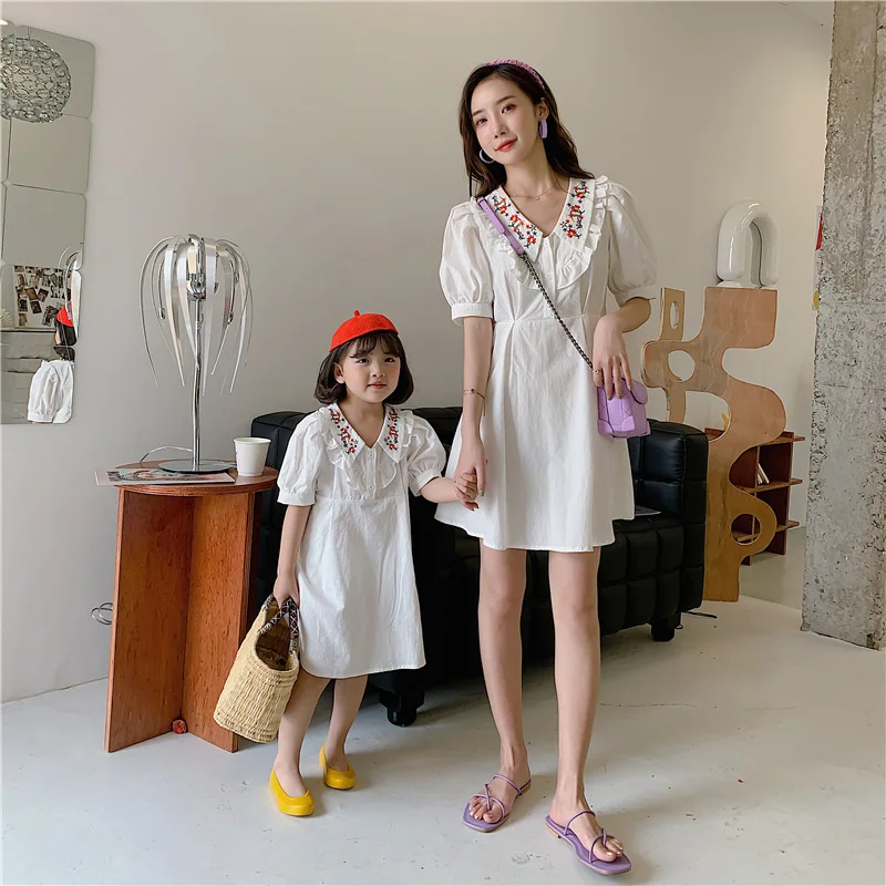 

2022 Mother Daughter Matching Dressess Baby Girls White Embroidery Summer Short Sleeve Dress For Woman Cotton One Piece Clothing