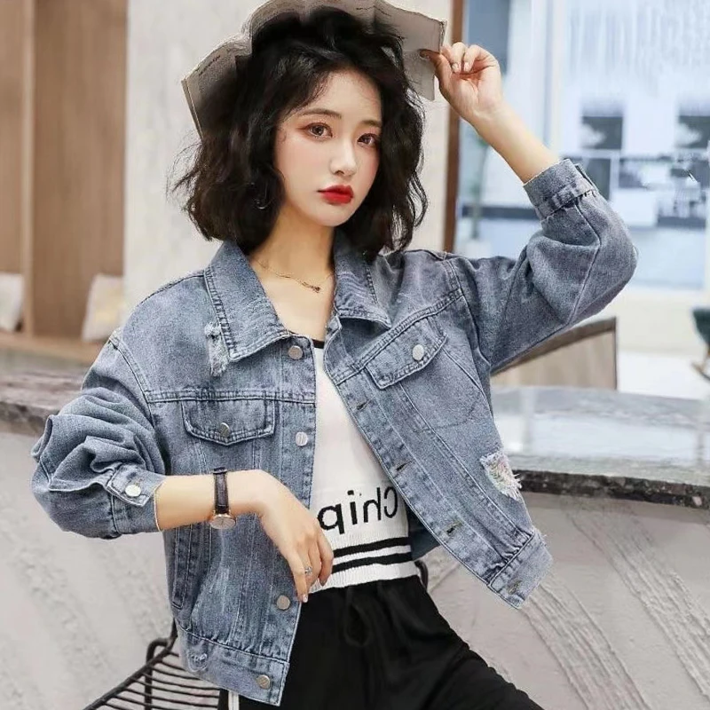 Модное джинсовое пальто женское короткое 2024 новинка весны и осени рваное с