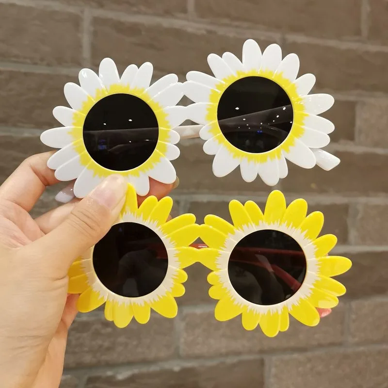 

The New Daisy Shape Children's Sunglasses Girl Fashion Party Beach Sand Boy Sun Protection Cute Stage Performance UV400