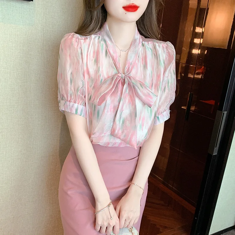 Рисунок 6 - Блузка женская с бантом