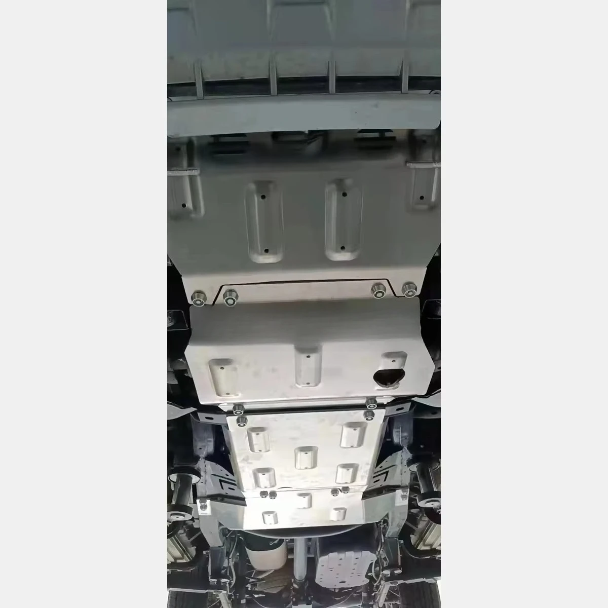 Фото Прочная защита днища из алюминиево-магниевого сплава для Mitsubishi Pajero Sport V80 V90 4x4, аксессуары для шасси, броня, защитная пластина. №1