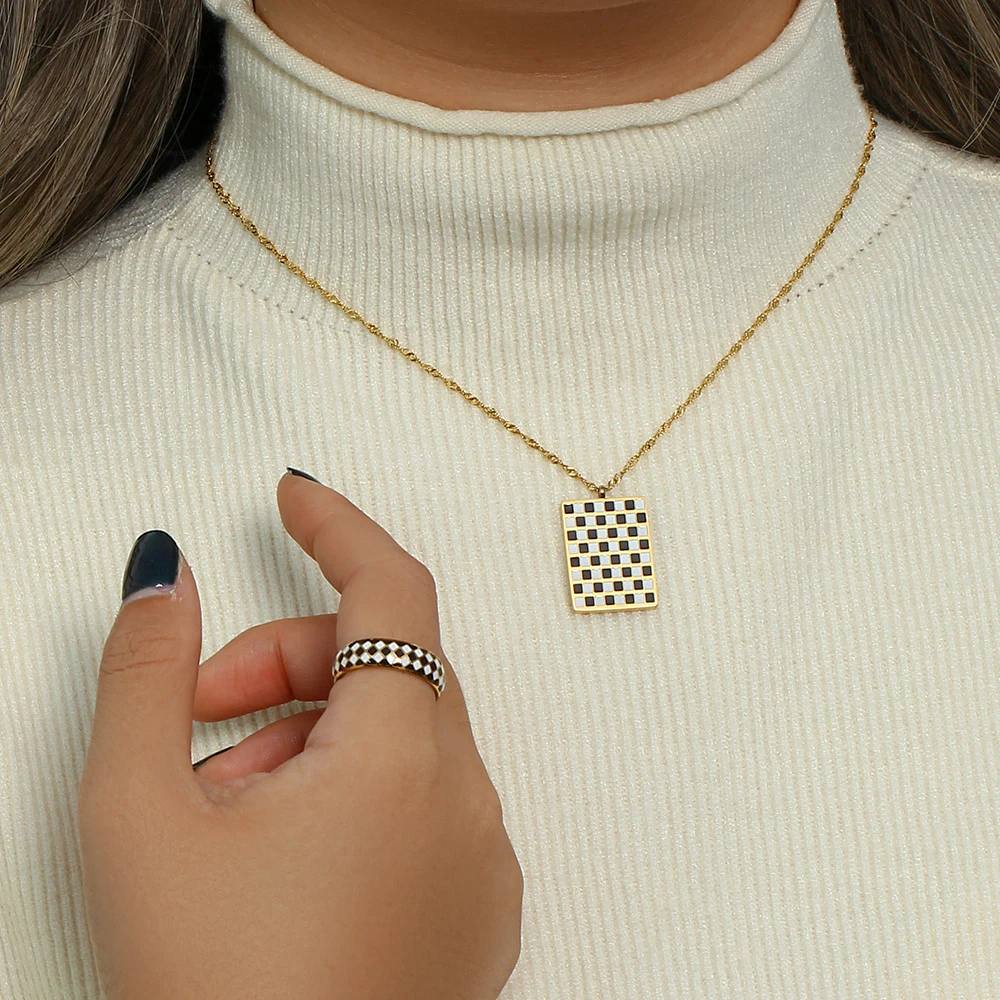 

Creative Design Black and White Checkerboard Pendant Necklace for Women Jewelry Vintage 18K Plated Water Wave Chain Necklace