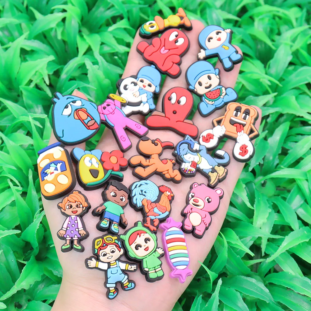 

Mix 50PCS PVC Buckle Clog Bear Anime Comic Boy Dog Duck Croc Jibz Fit Wristbands Hole Slipper Decoration Accessories Ornaments