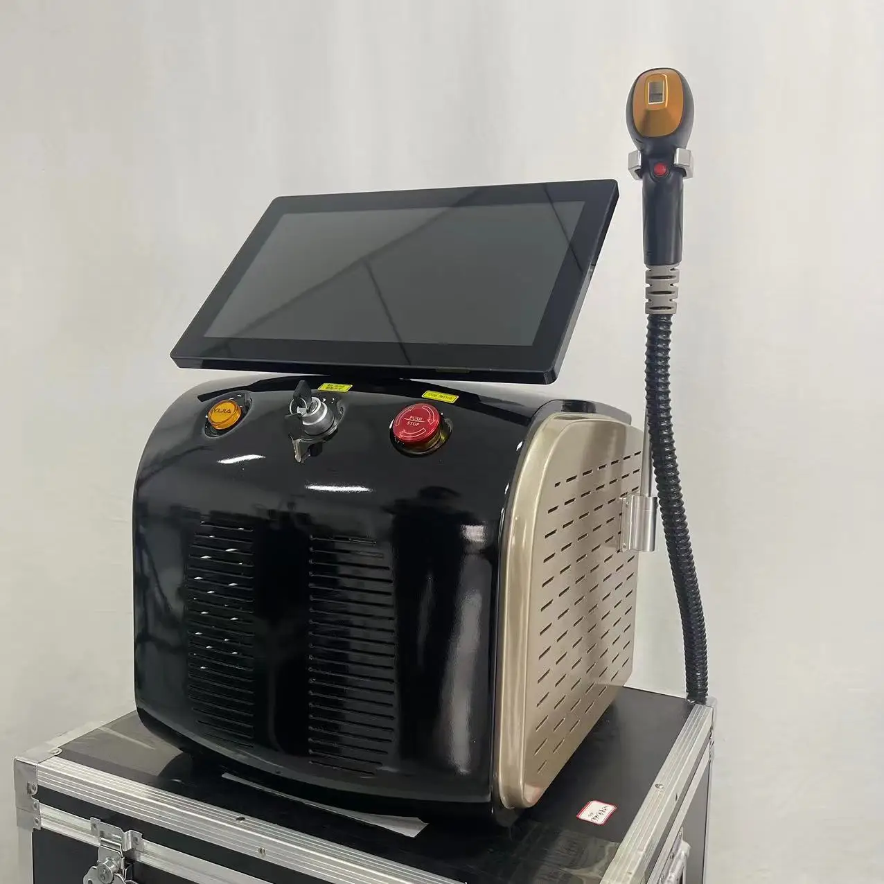 Диодный лазерный аппарат для удаления волос на теле