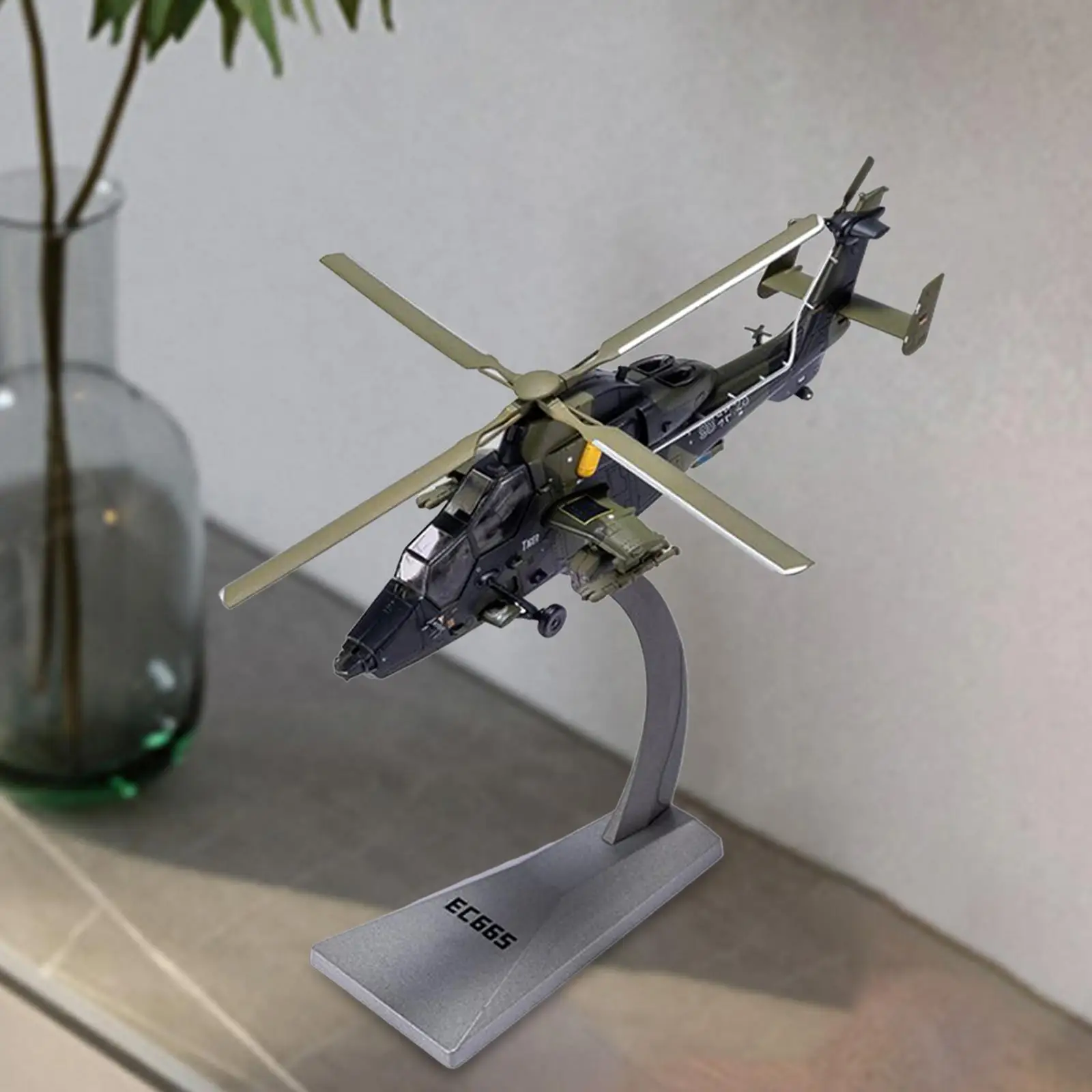 

Модель из металлического сплава для ТВ-кабинета и офиса 1/72 EC665