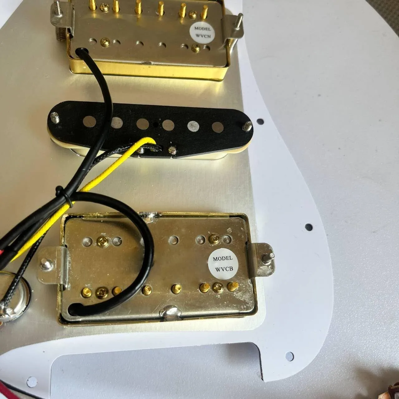 Предварительно смонтированная накладка ST с HSH Gold Alnico 5 набор звукоснимателей для