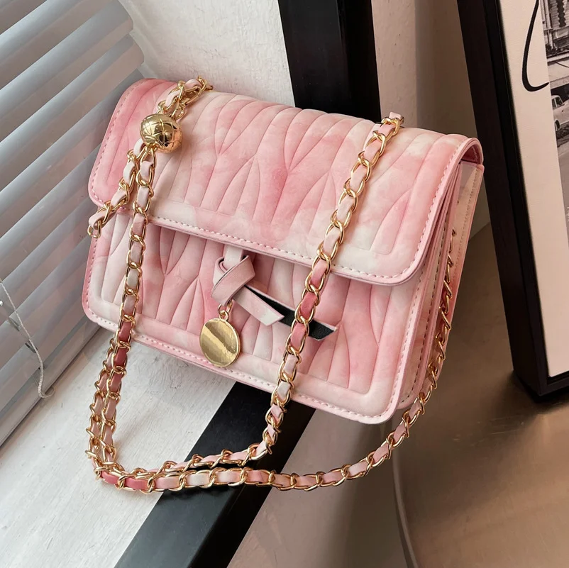 

Женская маленькая сумка-почтальонка на цепочке, розовая квадратная сумка-мессенджер в стиле викторианской тайны, лето 2022