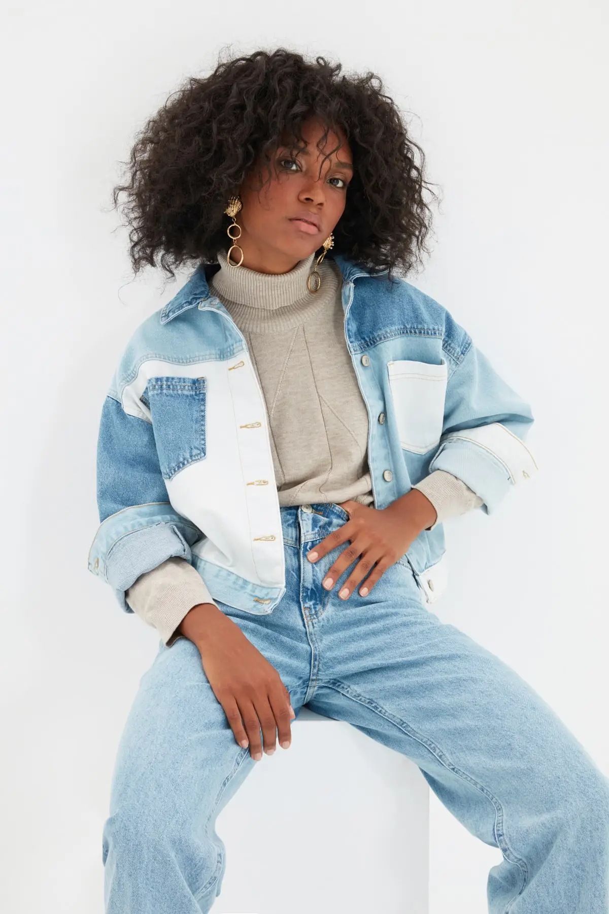 

Куртка женская джинсовая с длинным рукавом, модная свободная уличная короткая верхняя одежда из денима на пуговицах, синий цвет, уличная од...