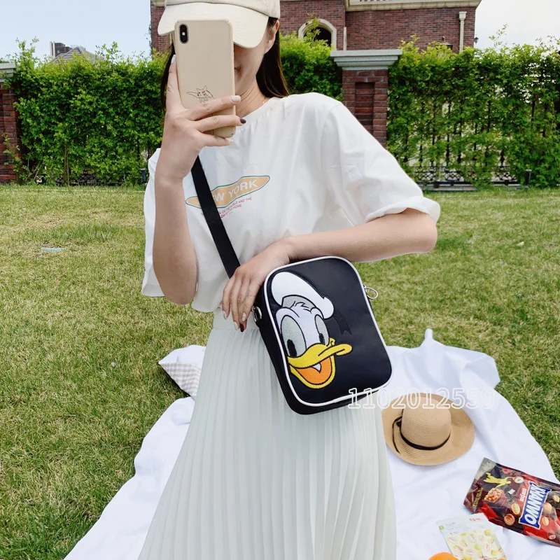 Disney Donald Duck 2022 New Handbag Cartoon Cute Women's Mobile Phone Bag Fashion Trend Casual Women's Shoulder Oblique Bag