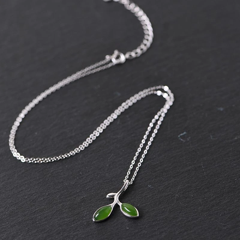

Fashion 925 Sterling Silver Inlaid Jade Women Necklaces Jewelry on the Neck 2022 Leaf Pendant Necklace Chain Wholesale XL014
