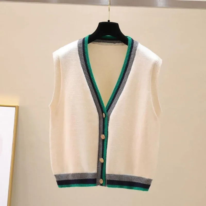 Трикотажный женский кардиган контрастных цветов без рукавов с V-образным вырезом