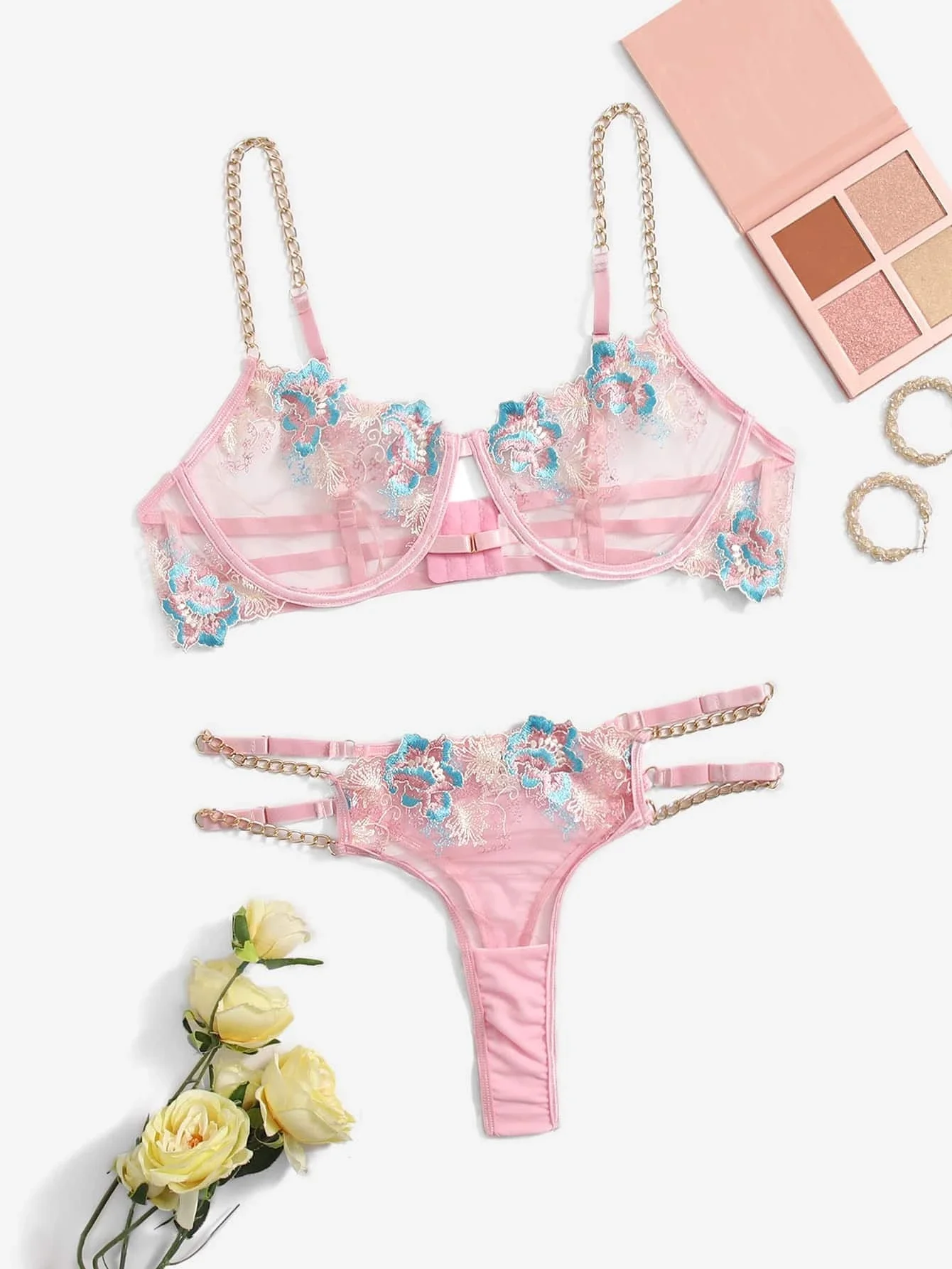 

Plus Floral Embroidery Mesh Chain Linked Underwire Lingerie Set