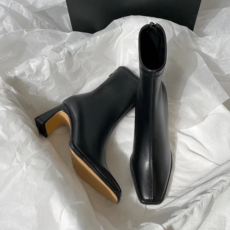 2024 осенние модные новые женские удобные однотонные короткие ботинки на высоком