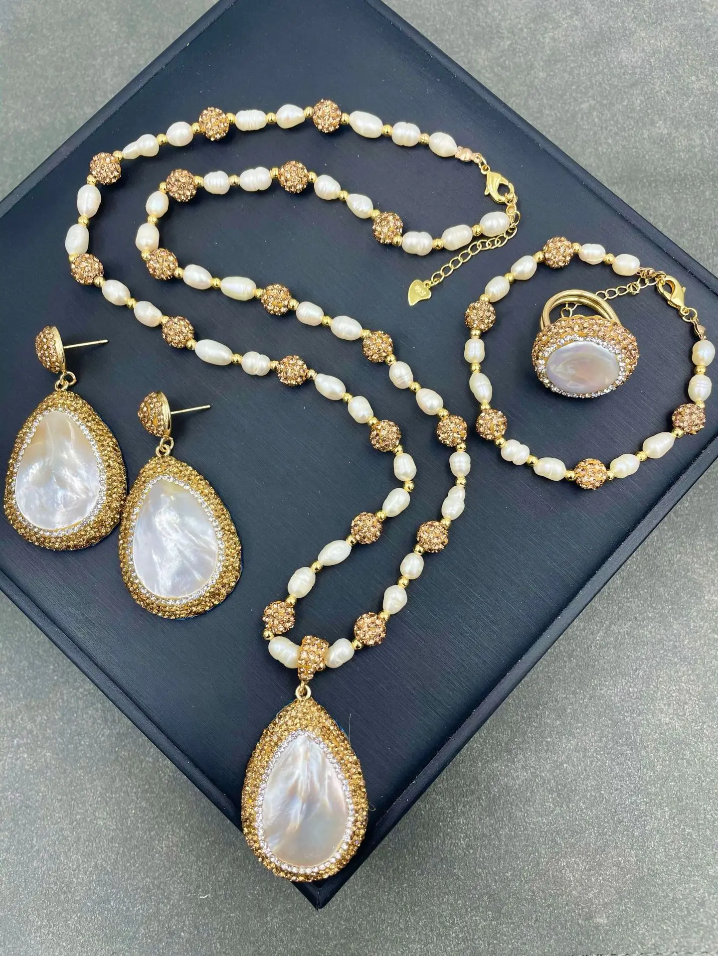 

Gold White Natural Fresh Water Pearl Druzy Drop Beads Rhinestone Dangle Earrings Fashion Woman Jewelry
