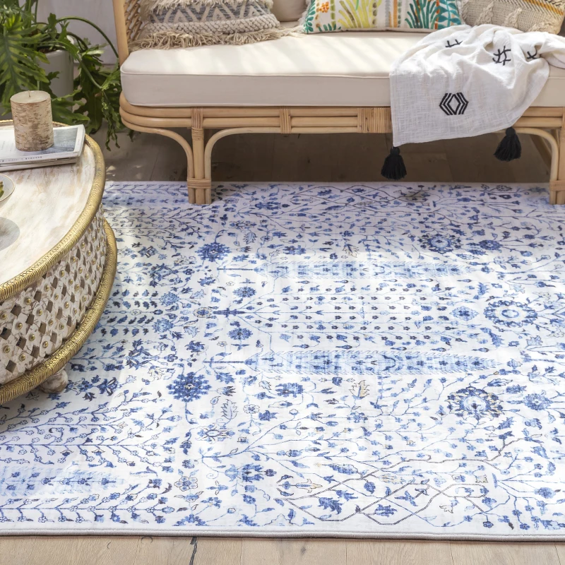 Персидский ковер в богемном скандинавском стиле подходит для входной двери