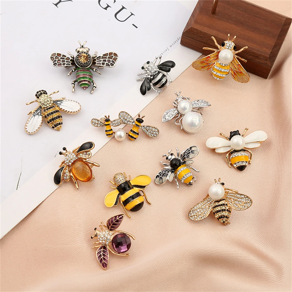 

Cute Rhinestone Bee Brooch for Women Fashion Metal Enamel Insect Series Brooches Badges Lapel Pin Collar Pin Party Accessories