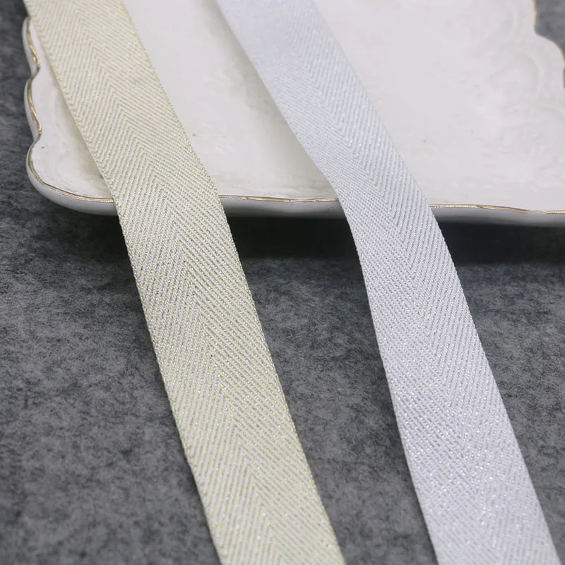 

Лента в елочку золотистая и серебристая, 2,4 см, 2 ярда