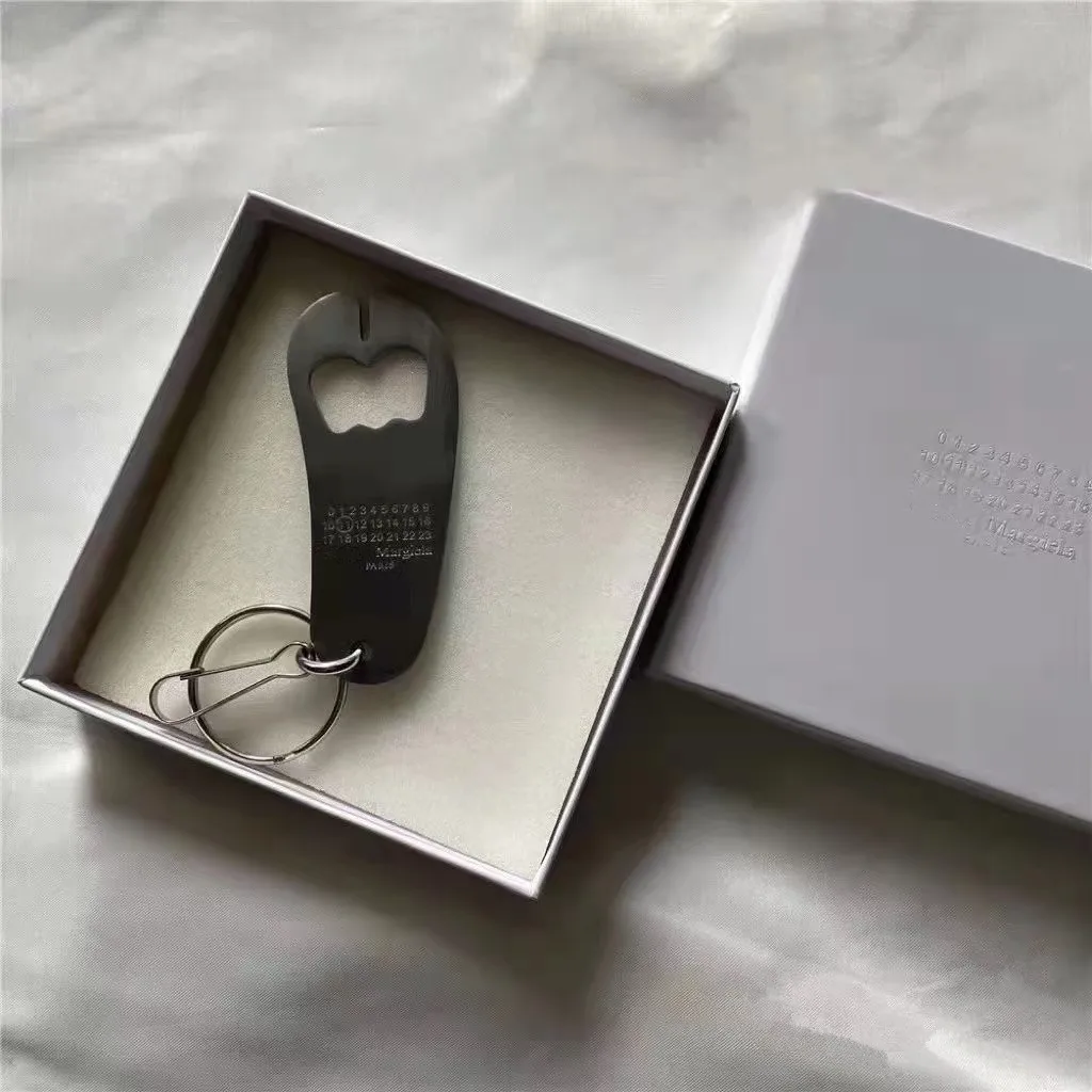 Margiela Key Chain Fashion MM6 23SS Classic Tabi Horseshoe Beer Bottle Opener Personalized Hanging Waist Jewelry Joyas Keychain