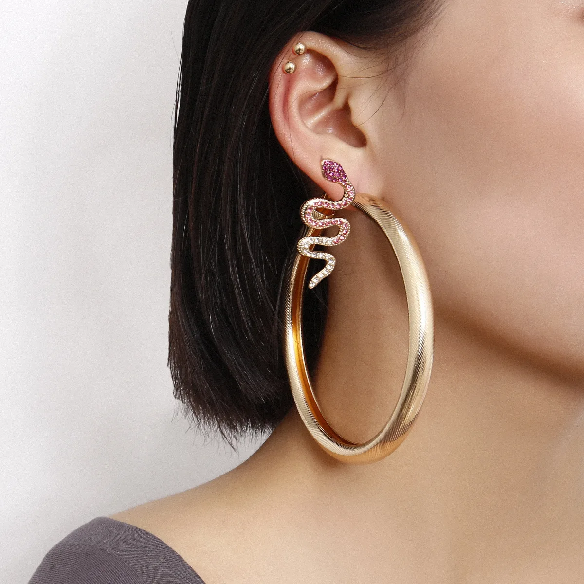 

Hot Sale Snake Shape Earring Gold Round Stud Earrings for Women Fashion Jewelry Gifts