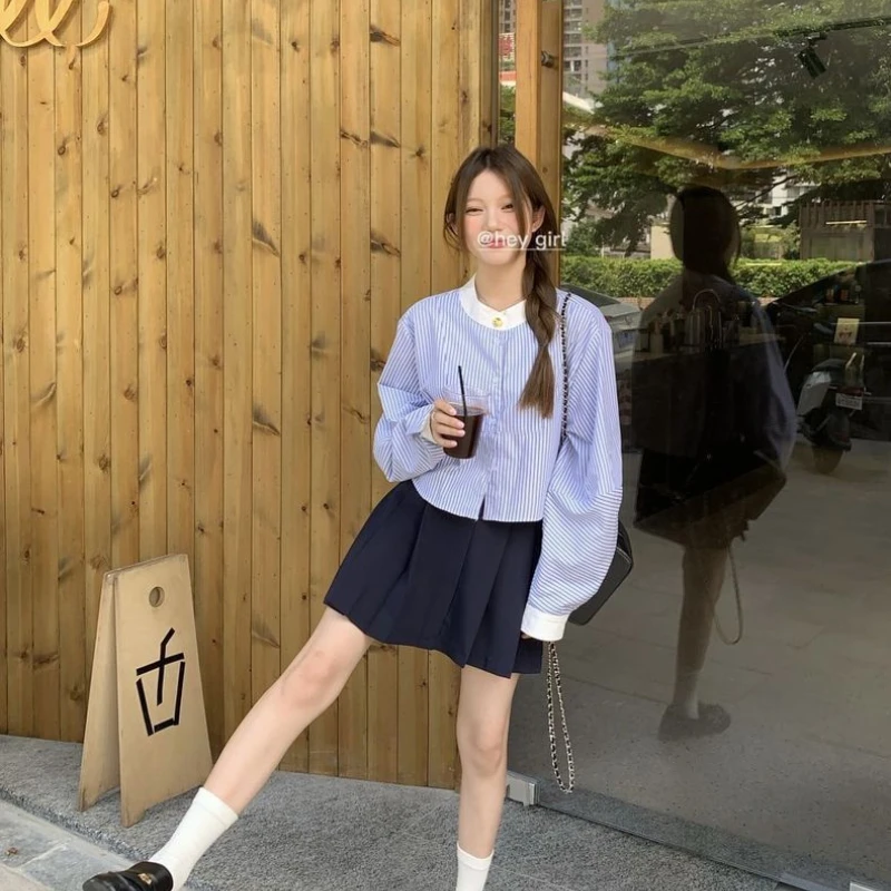 Синяя полосатая весенняя новая свободная короткая рубашка с длинными рукавами