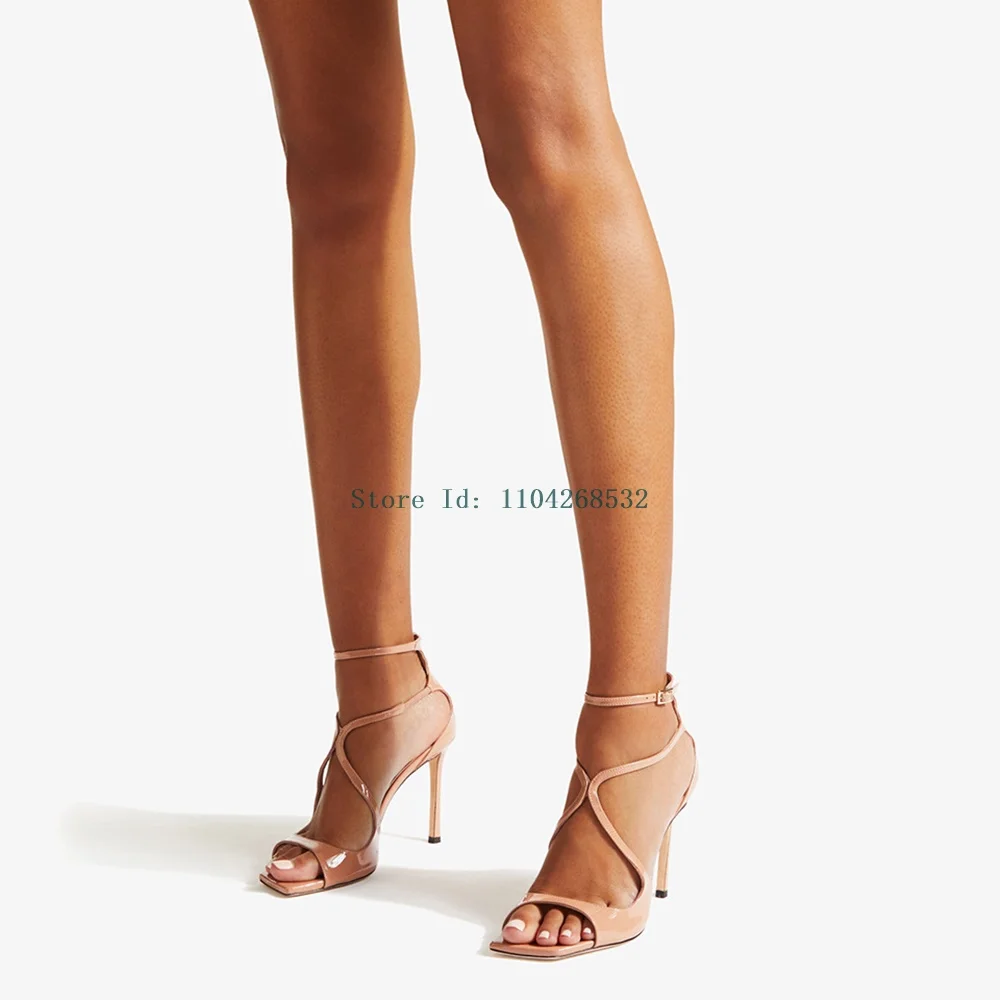 Сандалии на шпильке с квадратным носком и перекрестным ремешком ремешок пряжкой