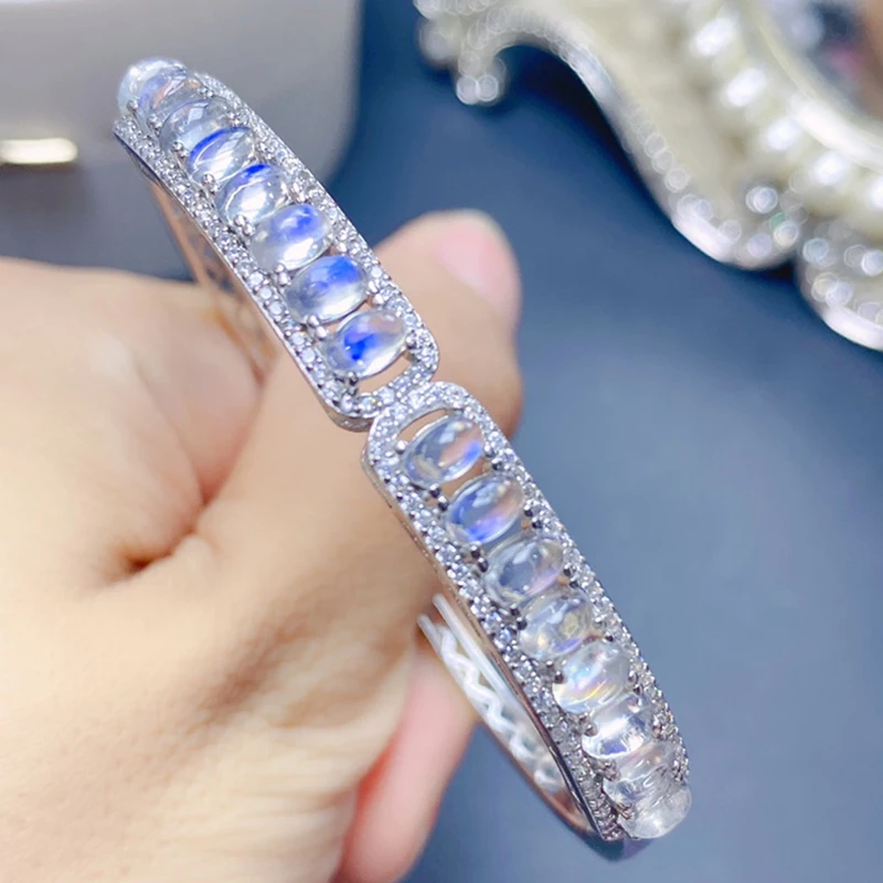 Женский браслет из серебра 925 пробы с натуральным лунным камнем