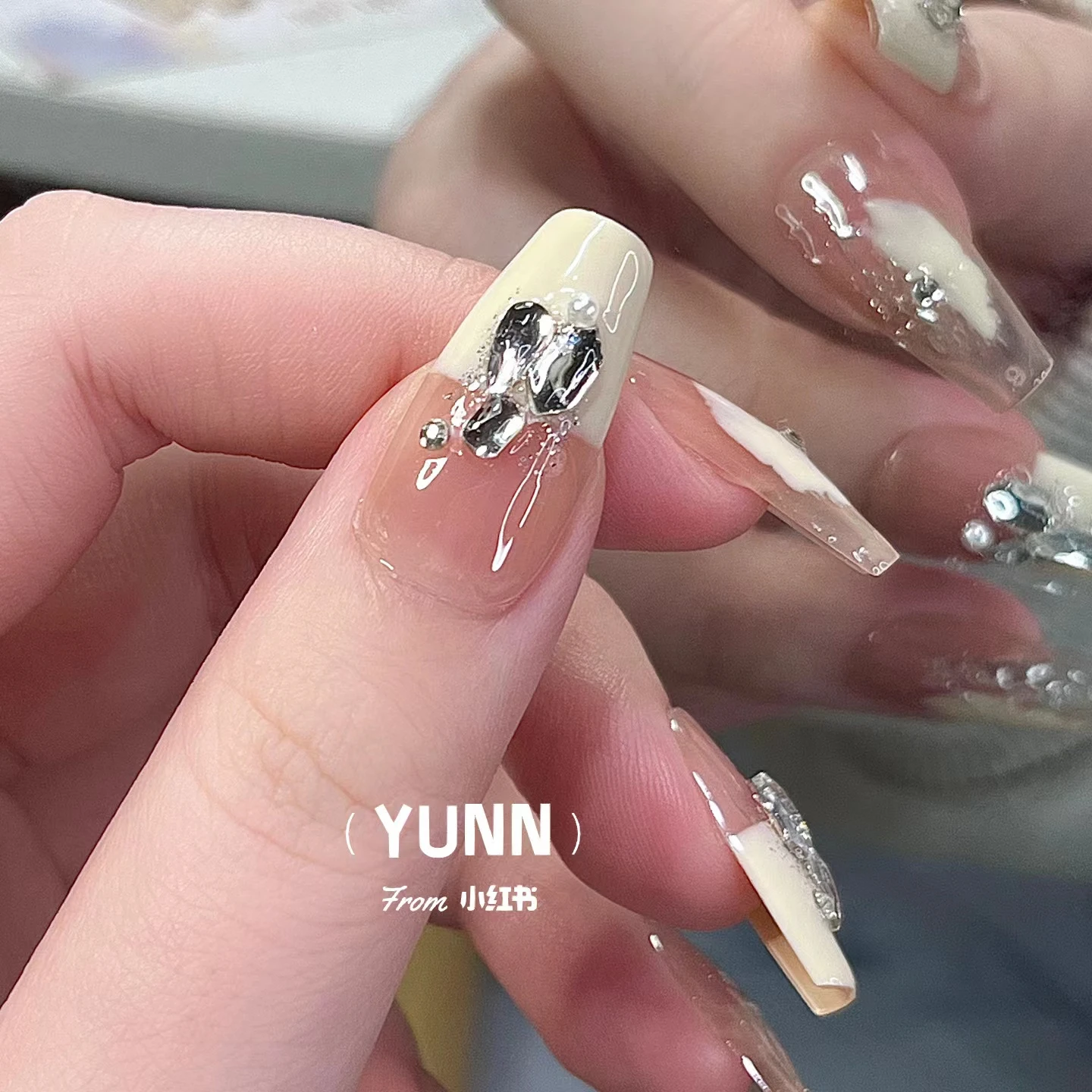 

Fake nails,hand-worn nails,creamy gilt,French magic mirror,crushed diamonds,manicures,wedding nails, detachable and long-lasting