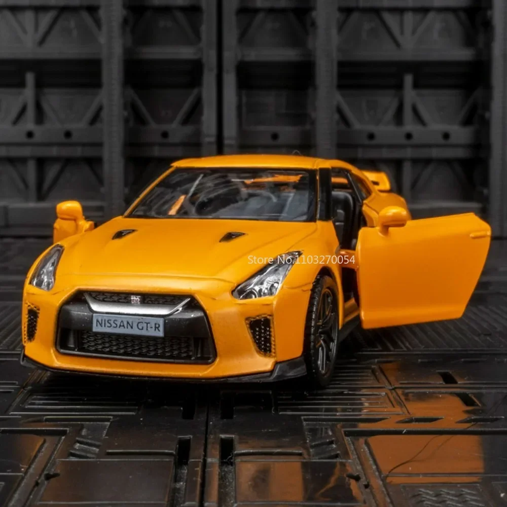 

Модель автомобиля игрушечного из сплава для Nissan GTR R35, модель автомобиля, металлическая литая под давлением резиновая шина, 2 двери, противоударная функция, статические модели автомобилей