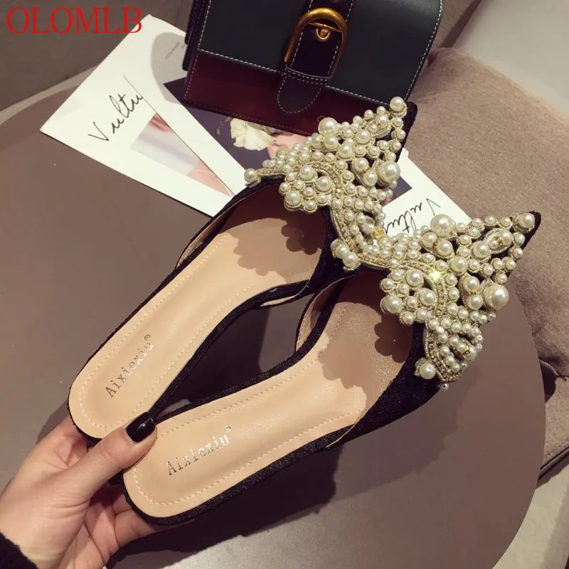 

OLOMLB Large Size Lace Pearl Mules Shoes 2022 New Fashion and Noble Rhinestone Pointed Toe Stiletto Heel Women's Half Slippers