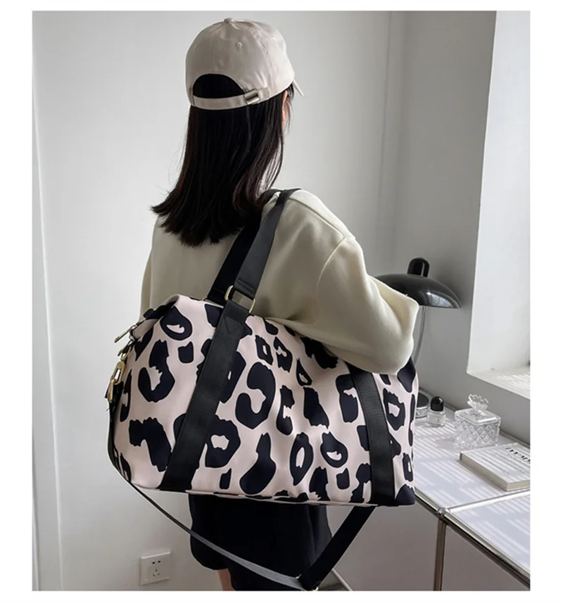 Cow Striped Print Travel Bag For Women Shoulder Bags For Hiking Large Capacity Sports Packing Cubes For Travel Organizer Handbag