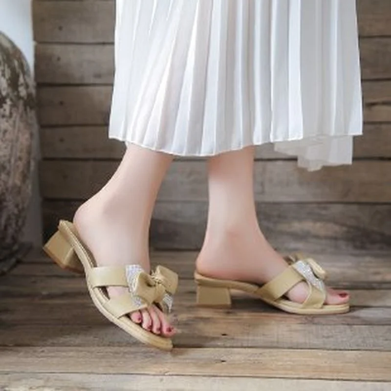 

Новинка 2022, тапочки one-word стразы на толстом каблуке с бантом, женские летние шлепанцы с открытым носком, легкая пляжная обувь, женские сандал...