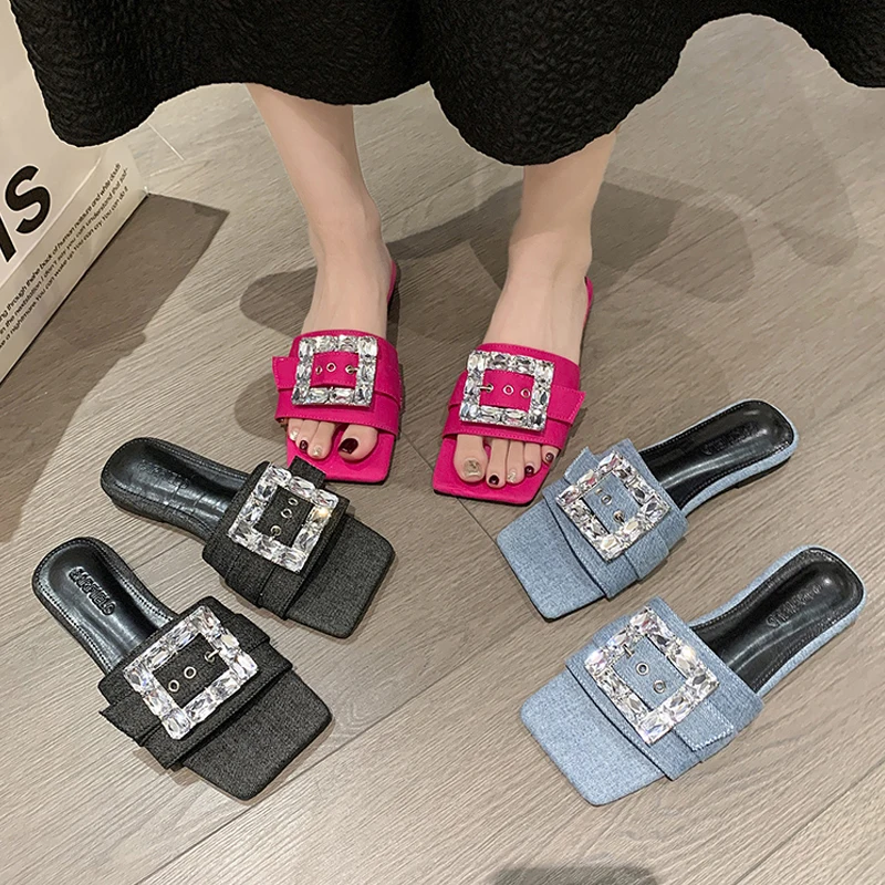 

2023 роскошные женские сланцы с квадратной хрустальной пряжкой, джинсовые тапочки цвета фуксии, женские брендовые дизайнерские сандалии без застежек с ремешком