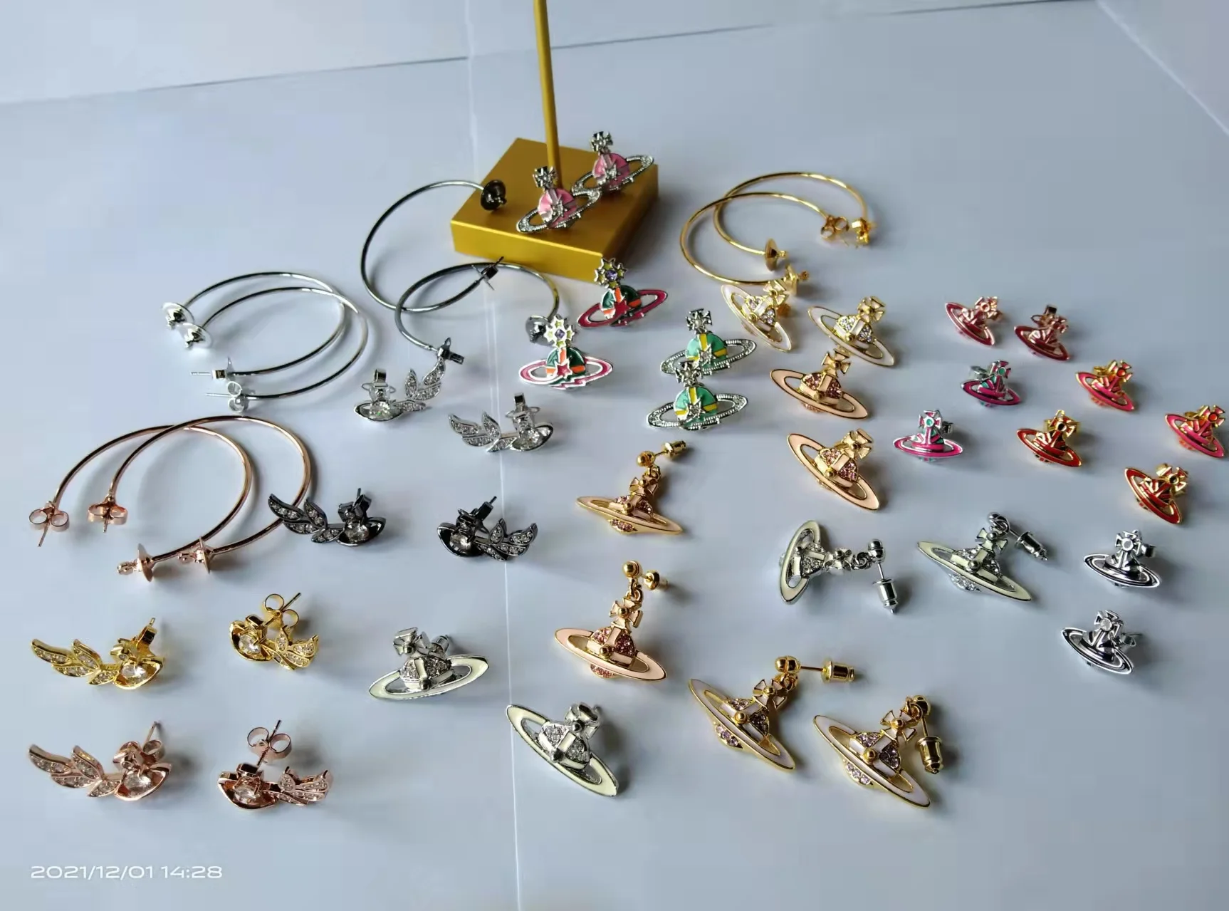 

Модные Универсальные одинарные серьги из серии астероид, женские серьги с краской в стиле панк, роскошные аксессуары, необходимые аксессуа...