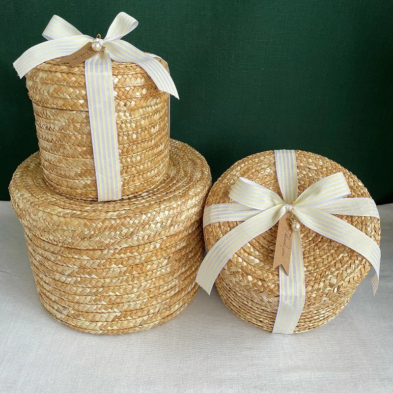 

LuanQI Handmade Straw Woven Basket With Lid Bridal Souvenir Box Seagrass Plant Basket Snack Storage Box Flower Organizer Basket