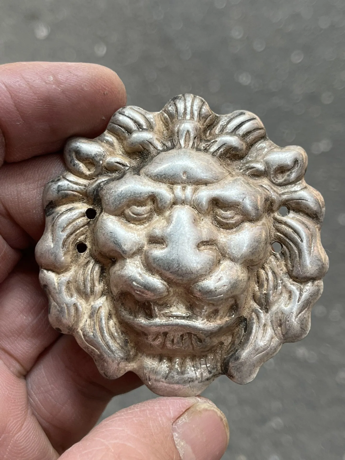 

Antique Hat FlowerLion Head Decoration