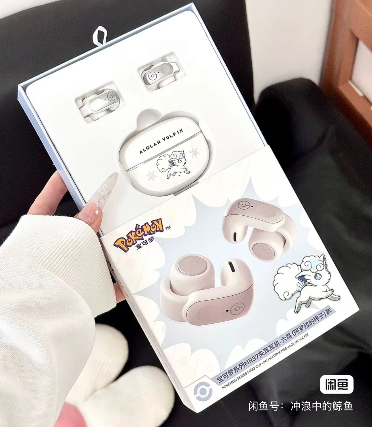 Фото Оригинальные беспроводные Bluetooth-наушники Pokemon Alolan Vulpix с креплением на ухо, стерео, для игр и спорта, новинка 2026 года, модные подарки №5